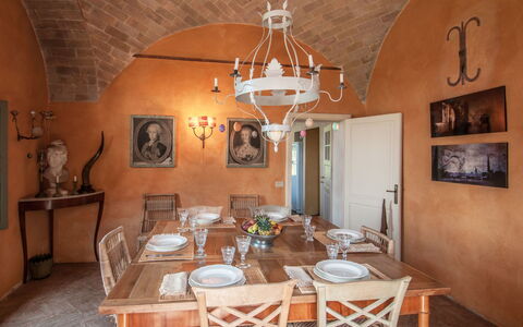 Fontanelle 16: Værelse, Ejendom, Indretning, Spisestue, Bygning, Møbel, Loft, Bord, Ejendom, Hus