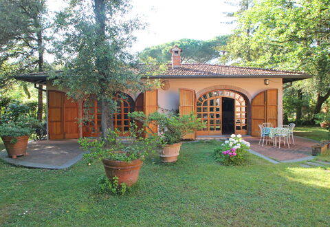 Residenza Marechiaro: Plante, Ejendom, Bygning, Vindue, Blomsterkrukke, Dør, Blomst, Træ, Hus, Himmel