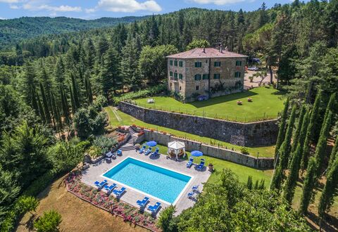 Palazzo Rosadi: Ejendom, Hill Station, Estate, Naturlige Landskab, Hus, Ejendom, Bygning, Mansion, Træ, Bjerg