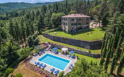 Palazzo Rosadi: Ejendom, Hill Station, Estate, Naturlige Landskab, Hus, Ejendom, Bygning, Mansion, Træ, Bjerg