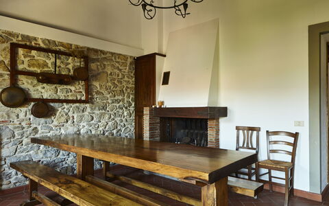 Agriturismo Cincinelli: Værelse, Møbel, Ejendom, Bord, Spisestue, Indretning, Hus, Væg, Bygning, Etage