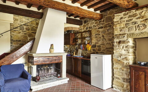 Agriturismo Cincinelli: Ejendom, Værelse, Bygning, Bjælke, Hearth, Indretning, Væg, Loft, Mursten, Hus