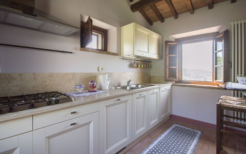 Villa Il Sasso: Ejendom, Værelse, Møbel, Countertop, Bygning, Køkken, Cabinetry, Indretning, Hus, Etage