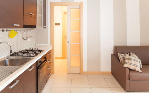 Apartment Zero - Diano Marina: Værelse, Ejendom, Møbel, Flise, Køkken, Indretning, Etage, Cabinetry, Bygning, Hus