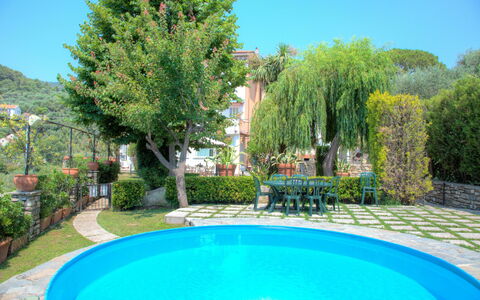 Casa Del Sole - San Bartolomeo Al Mare: Svømmepøl, Ejendom, Naturlige Landskab, Ejendom, Estate, Bygning, Hus, Træ, Græs, Villa