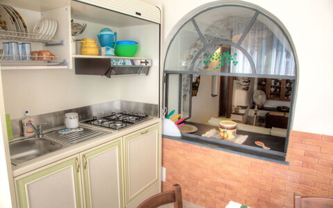 Casa Del Sole - San Bartolomeo Al Mare: Ejendom, Værelse, Køkken, Arkitektur, Møbel, Bygning, Indretning, Arch, Cabinetry, Ejendom