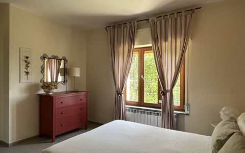 Gli Appartamenti Di Manuela: Møbel, Ejendom, Cabinetry, Komfort, Træ, Vindue, Skygge, Belysning, Textile, Bed Frame