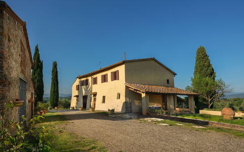 Pozzo Dei Desideri: Himmel, Plante, Bygning, Vindue, Hus, Træ, Land Lot, Sommerhus, Boligområde, Landskab