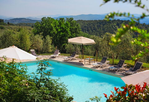 Pozzo Dei Desideri: Vand, Plante, Himmel, Ejendom, Svømmepøl, Natur, Træ, Azure, Botanik, Naturlige Landskab