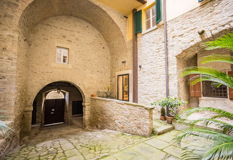 Appartamento La Corte: Plante, Grøn, Bygning, Mursten, Vindue, Dør, Ejendom, Terrestrisk Plant, Facade, Murværk