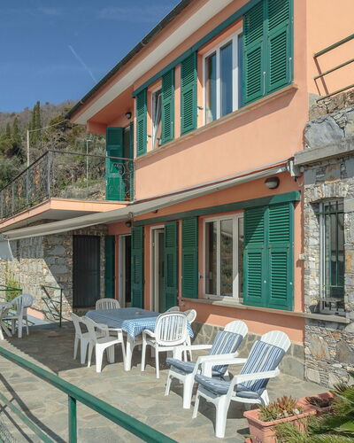 Villa Pia Con Piscina a Recco: Ejendom, Hus, Bygning, Ejendom, Hjem, Lejlighed, Facade, Ferie, Arkitektur, Villa