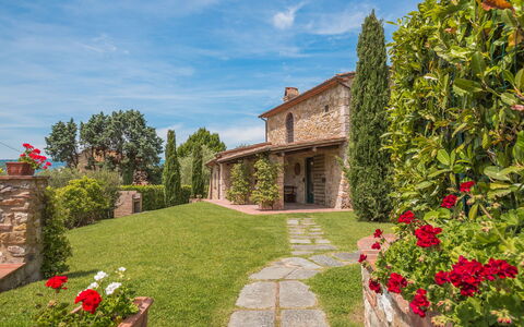 Villa Dell'angelo: Ejendom, Hus, Hjem, Have, Bygning, Ejendom, Estate, Sommerhus, Træ, Forår