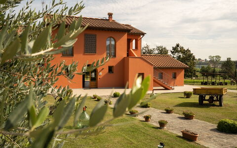 Incanto Toscano: Plante, Himmel, Bygning, Ejendom, Vindue, Sky, Hus, Træ, Arkitektur, Land Lot