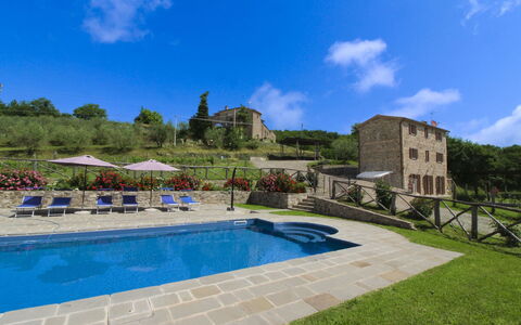 Poggio del Fabbro: Udendørs Møbler, Svømmepøl, Estate, Udvej, Fritid, Landscaping, Villa, Eco Hotel, Hacienda, Flise