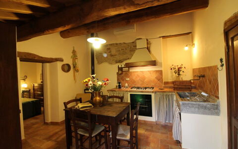 Agriturismo le Calle: Værelse, Ejendom, Countertop, Bygning, Møbel, Køkken, Indretning, Etage, Hus, Bjælke