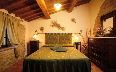 Agriturismo le Calle: Soveværelse, Seng, Værelse, Møbel, Ejendom, Sengetøj, Bed Frame, Indretning, Bygning, Sengetøj