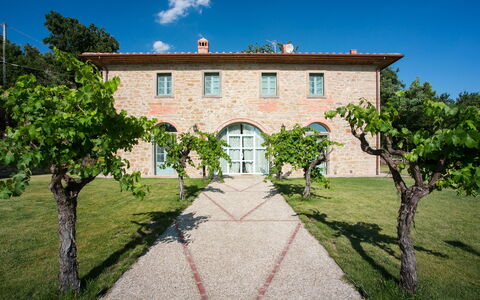 Villa Mezzavia: Ejendom, Hus, Estate, Bygning, Hjem, Ejendom, Villa, Træ, Mansion, Himmel