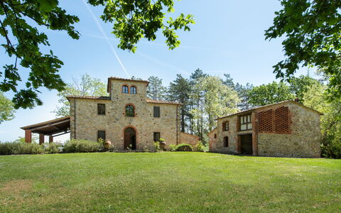 Villa Fabbri: Himmel, Plante, Bygning, Vindue, Træ, Land Lot, Græs, Naturlige Landskab, Ejendom, Landskab