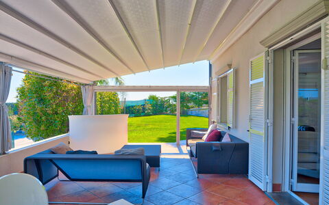 Villa Emanuele - Costarainera: Ejendom, Bygning, Værelse, Ejendom, Hus, Hjem, Indretning, Veranda, Møbel, Loft