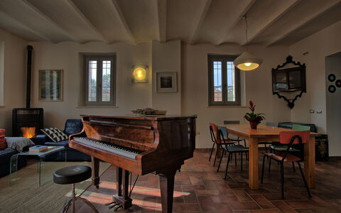La Villa Di Ostra: Værelse, Bygning, Opholdsrum, Indretning, Møbel, Bord, Spil, Hus, Teknologi