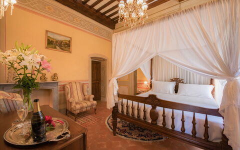 Villa Ivana - Cortona: Værelse, Ejendom, Møbel, Soveværelse, Indretning, Suite, Bygning, Seng, Loft, Gardin