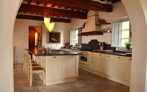 Luna Di Cortona: Ejendom, Countertop, Værelse, Køkken, Møbel, Bygning, Hus, Cabinetry, Indretning, Etage