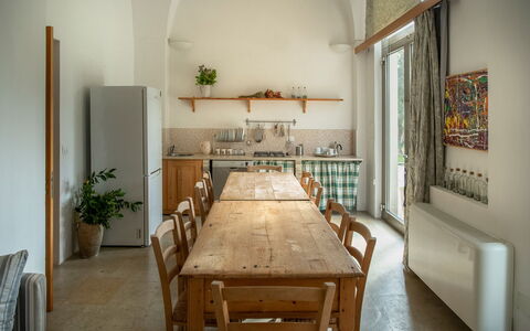 Masseria Lentisco: Værelse, Møbel, Ejendom, Indretning, Bygning, Etage, Bord, Hus, Hårdttræ, Spisestue