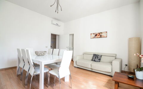 Residenza Bellagio: Værelse, Ejendom, Møbel, Indretning, Stue, Etage, Bygning, Bord, Hus, Ejendom