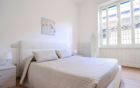 Residenza Bellagio: Soveværelse, Seng, Møbel, Ejendom, Værelse, Sengetøj, Madras, Bed Frame, Sengetøj, Indretning
