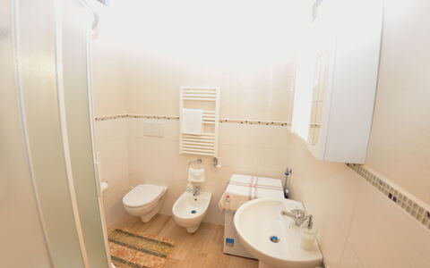 Borgo Di Zacco: Badeværelse, Ejendom, Værelse, Sanitærarmatur, Toilet, Ejendom, Hus, Indretning, Toiletbræt, Etage