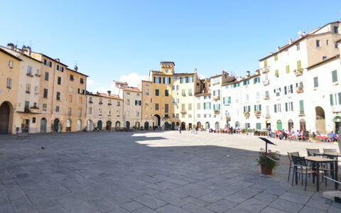 San Michele: Rådhusplads, City, Stad, Offentlige Rum, Plaza, Menneskelig Bosættelse, Bygning, Kvarter, Blandet Brug, Himmel