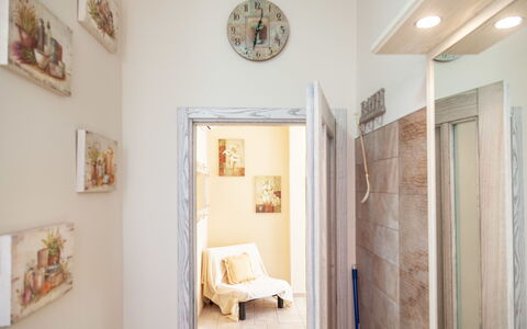 Evelyn Apartment - Diano Marina: Ejendom, Værelse, Indretning, Væg, Loft, Hus, Bygning, Etage, Møbel, Ejendom
