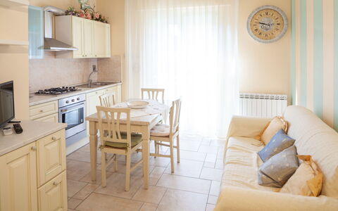 Evelyn Apartment - Diano Marina: Ejendom, Værelse, Møbel, Indretning, Bygning, Etage, Væg, Stue, Hus, Ejendom
