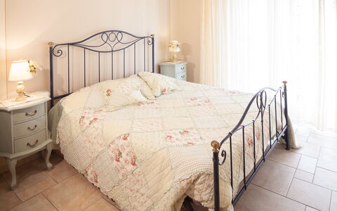 Evelyn Apartment - Diano Marina: Soveværelse, Seng, Møbel, Sengetøj, Værelse, Bed Frame, Ejendom, Produkt, Sengetøj, Madras
