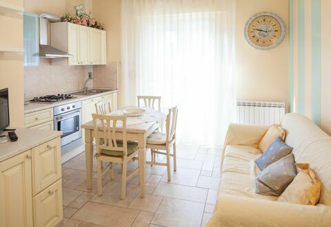 Evelyn Apartment - Diano Marina: Ejendom, Værelse, Møbel, Indretning, Bygning, Etage, Væg, Stue, Hus, Ejendom