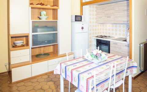 Eveten Apartments - Diano Marina: Møbel, Værelse, Ejendom, Køkken, Cabinetry, Indretning, Bygning, Etage, Hus, Countertop