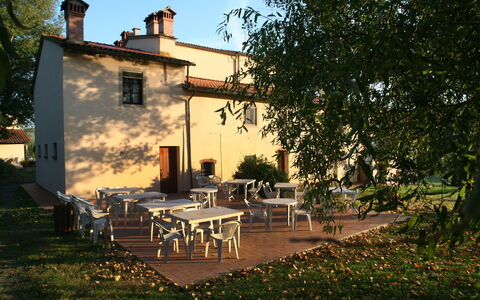 Agriturismo Girasole: Ejendom, Hus, Bygning, Hjem, Træ, Ejendom, Backyard, Himmel, Estate, Sommerhus