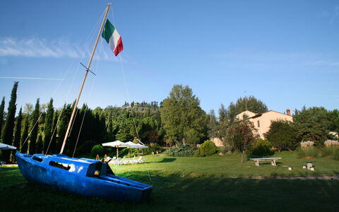 Agriturismo Girasole: Himmel, Båd, Flag, Vand Transport, Køretøj, Træ, Vandfartøjer, Flod, Landskab, Sø