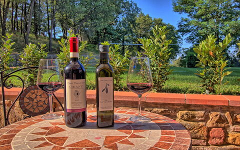Sole Nel Prato: Drikke, Flaske, Alkoholholdig Drik, Likør, Vinflaske, Landskab, Græs, Træ, Glas Flaske, Vin