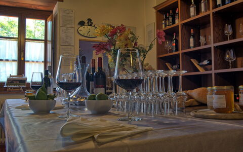 Sole Nel Prato: Værelse, Bord, Spisestue, Barware, Møbel, Restaurant, Indretning, Glasservice, Vinglas, Glas