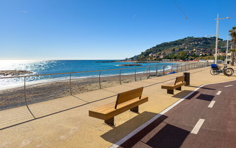 Il Balcone Sul Prino - Imperia: Kyst, Horisont, Coastal Og Oceaniske Landskabsformer, Strand, Kyst, Hav, Ocean, Walkway, Sand, Skygge