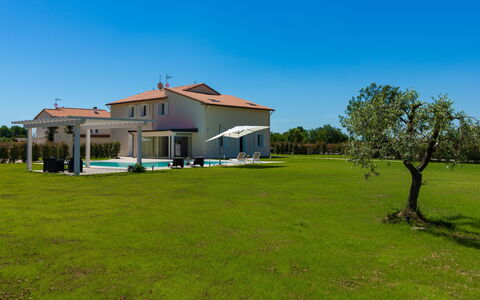Villa Le Terme: Ejendom, Hjem, Hus, Land Lot, Ejendom, Bygning, Estate, Græs, Boligområde, Arkitektur