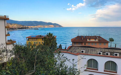 Il Geranio Sant'elmo - Diano Marina: Himmel, Stad, Hav, Kyst, Sky, Ferie, Turisme, Hus, Arkitektur, Horisont