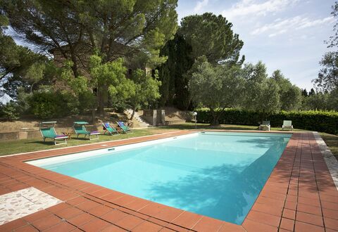 Malmantile: Svømmepøl, Ejendom, Fritid, Græs, Ejendom, Hus, Backyard, Hjem, Rektangel, Træ