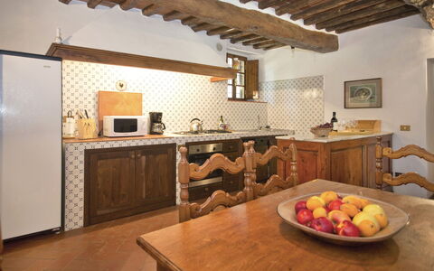 Pozza Di Volpaia: Bord, Countertop, Møbel, Cabinetry, Mad, Træ, Køkken, Indretning, Bordservice, Etage