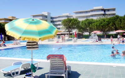 Bibione 711: Svømmepøl, Ferie, Udvej, Fritid, Stad, Sommer, Fritidscenter, Turisme, Hotel, Himmel