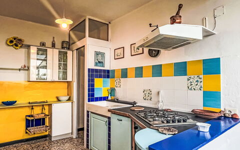 San Lorenzo al Mare 625: Køkken, Større Bandage, Komfur, Flise, Lejlighed, Countertop, Køkken Apparat, Maling, Gaskomfur, Komfur