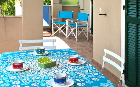 Pietra Ligure 612: Ejendom, Turquoise, Værelse, Bord, Møbel, Indretning, Hus, Bygning, Hjem, Aqua