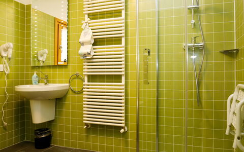 Raveo 602: Sanitærarmatur, Ejendom, Håndvask, Sort, Badeværelse, Tap, Purple, Indretning, Belysning