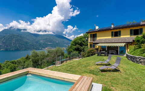 Varenna 634: Svømmepøl, Bjergkæde, Eco Hotel, Udvej, Estate, Dal, Villa, Landscaping, Ferieby, Backyard